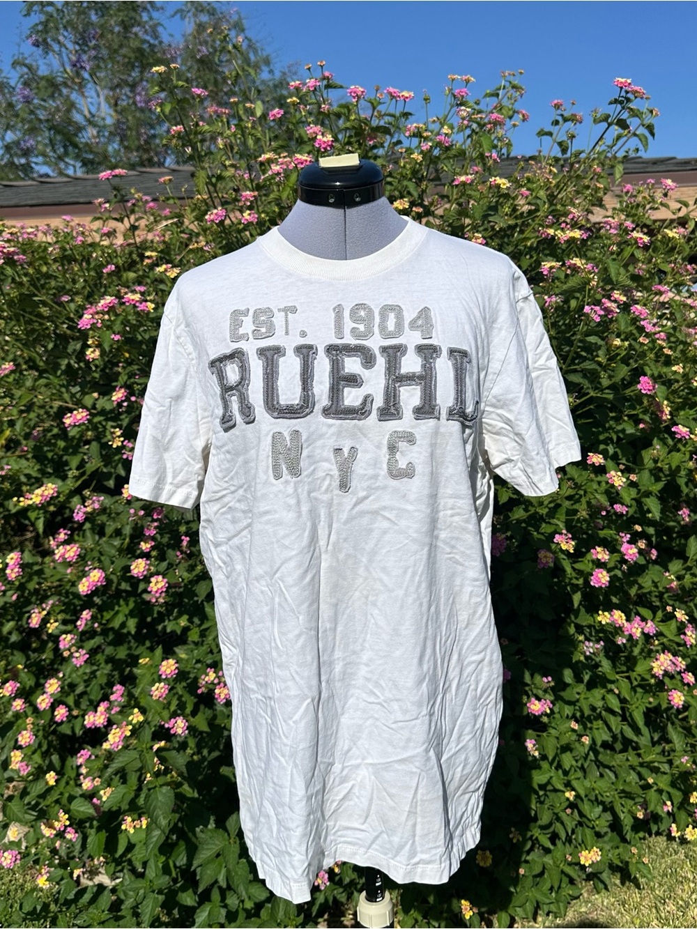 Ruehl No.925 Vintage White Short-Sleeve Graphic Embroidered Tee Size XL